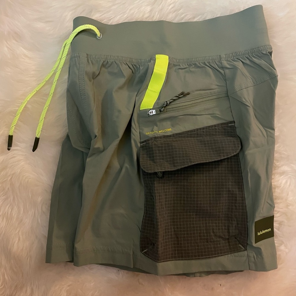 Lululemon multi-pocket cargo hiking shorts high rise drawcord waist
